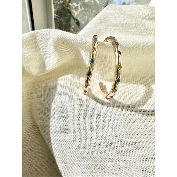 Rainbow and gold color hoop sleek earrings - Picture 4 of 8